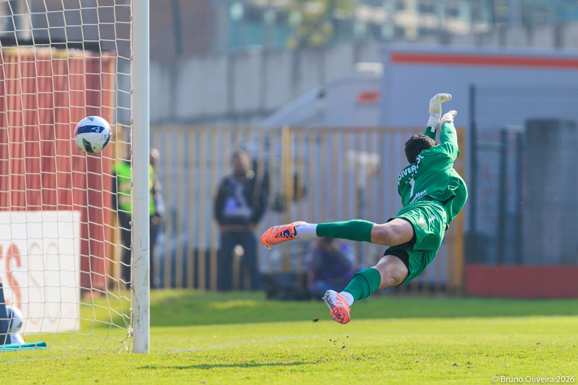 Agra’s strike before the break brought Leixões back into the match and lifted the noise inside Estádio do Mar.