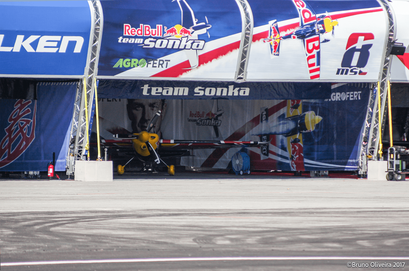 Martin Šonka's hangar at the Queimódromo in Matosinhos in 2017. Nine years later, fans can meet the pilots at Vilar de Luz Airfield in Maia.