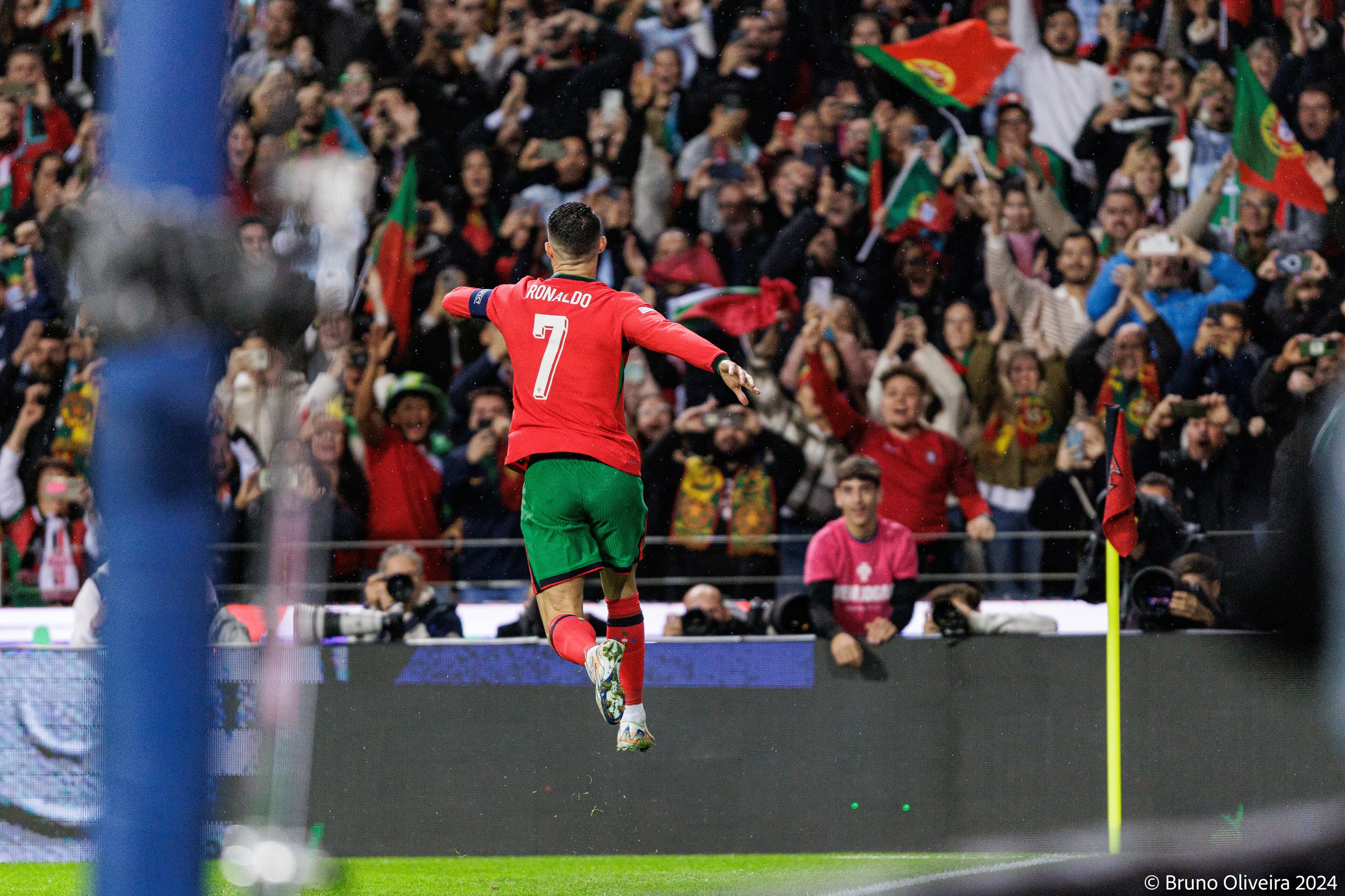 Portuga beats Poland in Dragão (5-1) reaching Finals