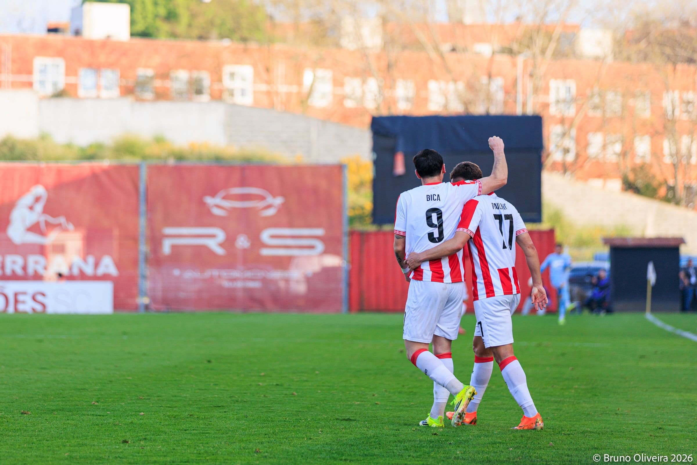 Bica and Paulinho lock arms in a final, full-blooded duel, a fitting image of the fight Leixões will need in the weeks ahead as Matosinhos dares to believe in survival.