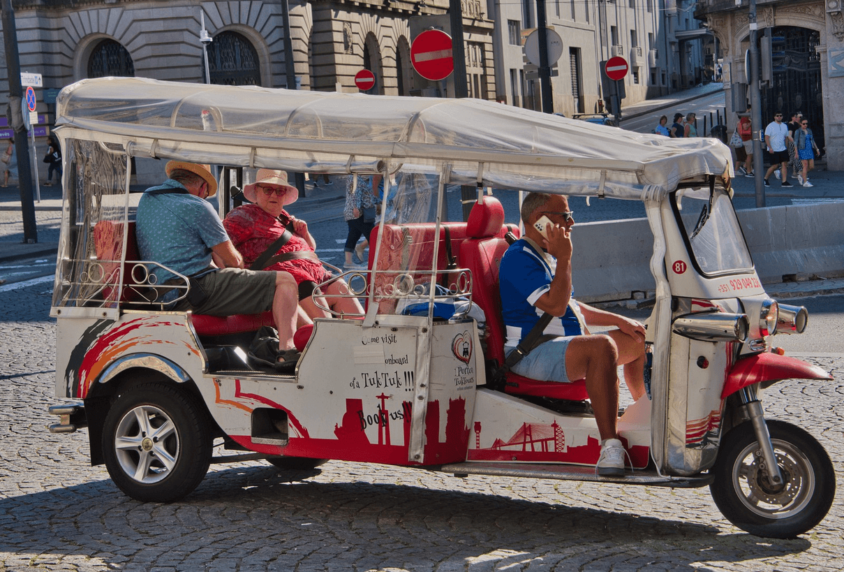 Main image of Porto Suspends Tourist Vehicle Restrictions in Historic Center