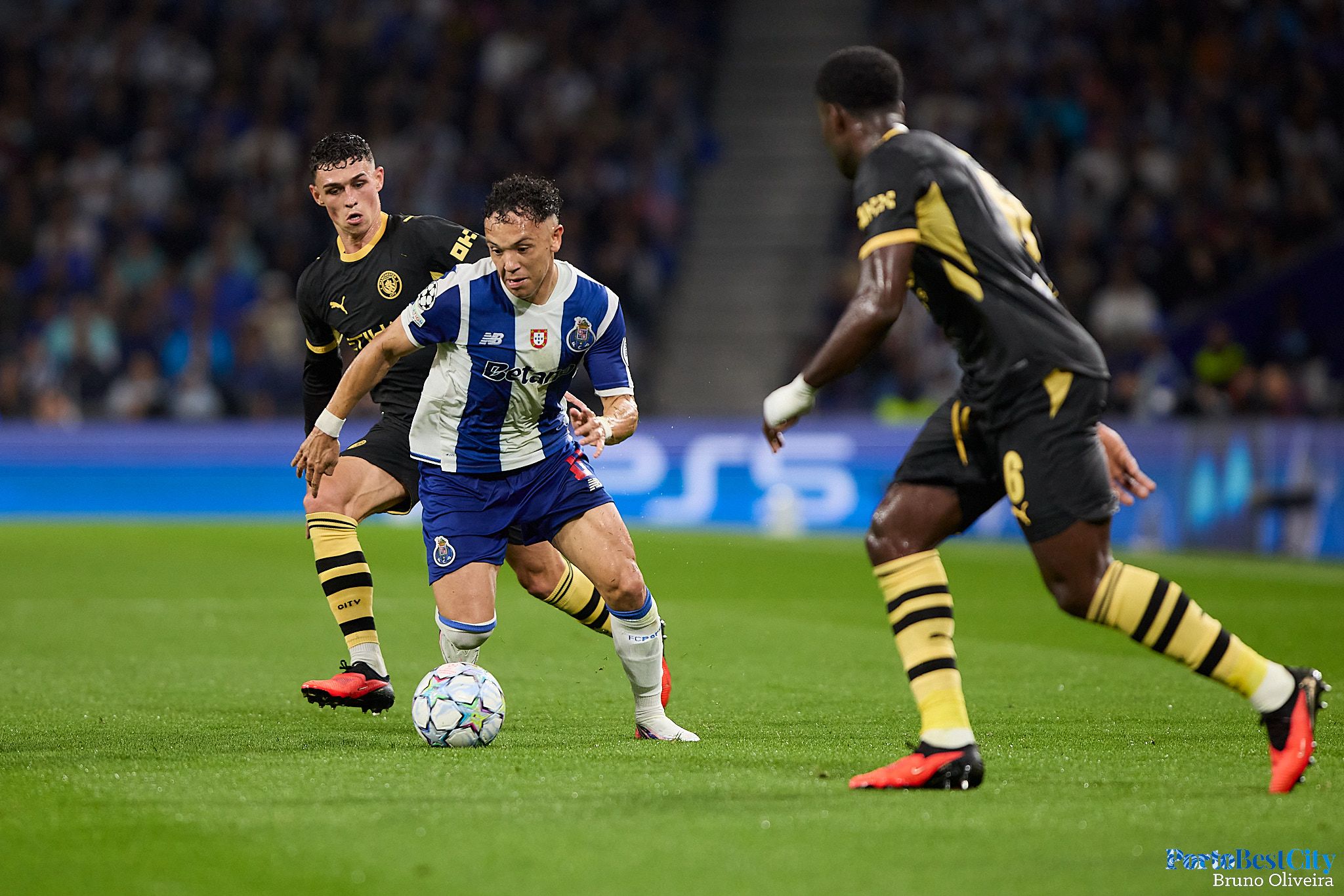Main image of FC Porto 0-2 Manchester City: Haaland Decides at the Dragão