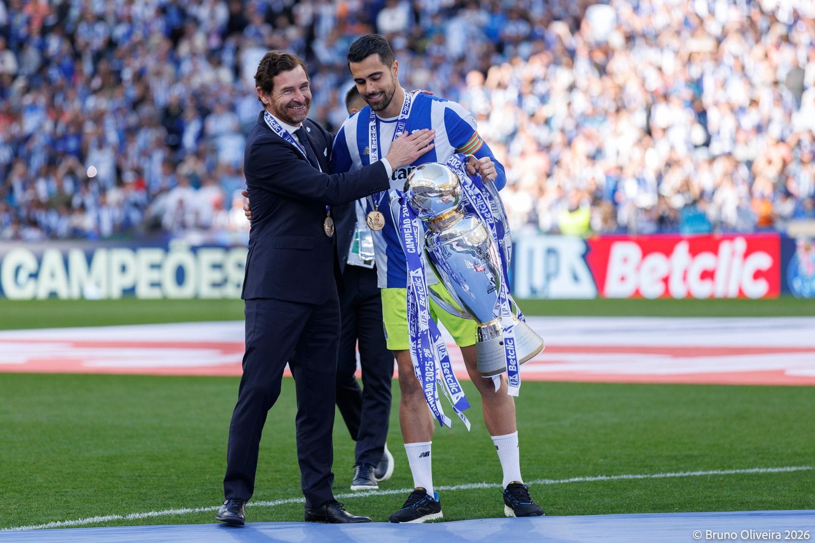 André Villas-Boas handed the championship trophy to captain Diogo Costa, creating the formal centrepiece of the title celebration.