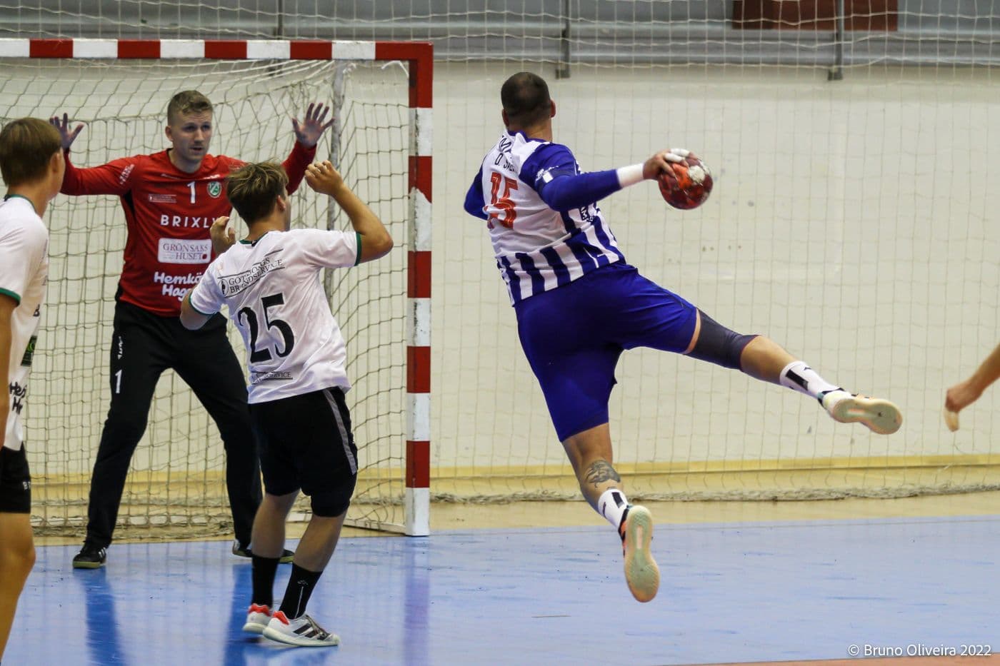 Main image of FC Porto Handball starts pre-season with a win