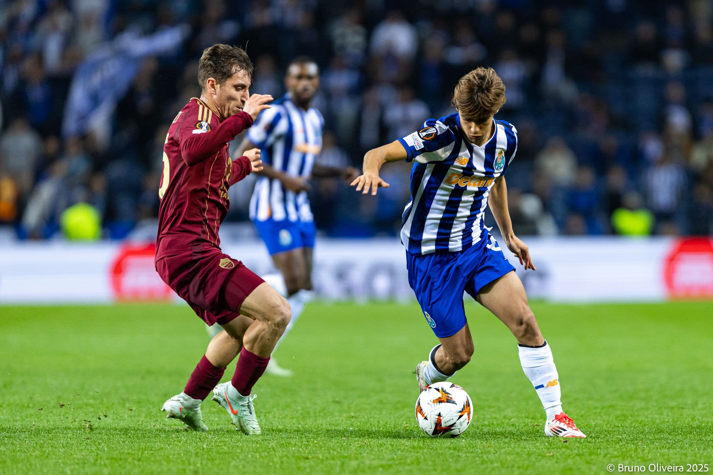 Porto Held by Roma: Europa League Tie Wide Open